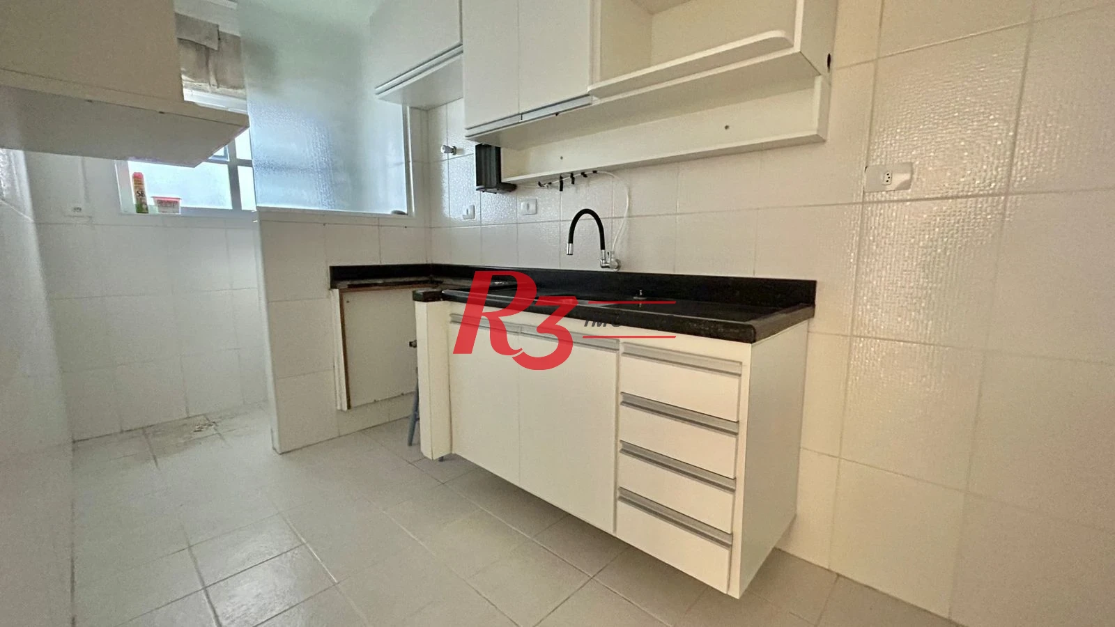 Apartamento com 2 dormitórios para alugar, 67 m² por R$ 4.200,00/mês - Gonzaga - Santos/SP