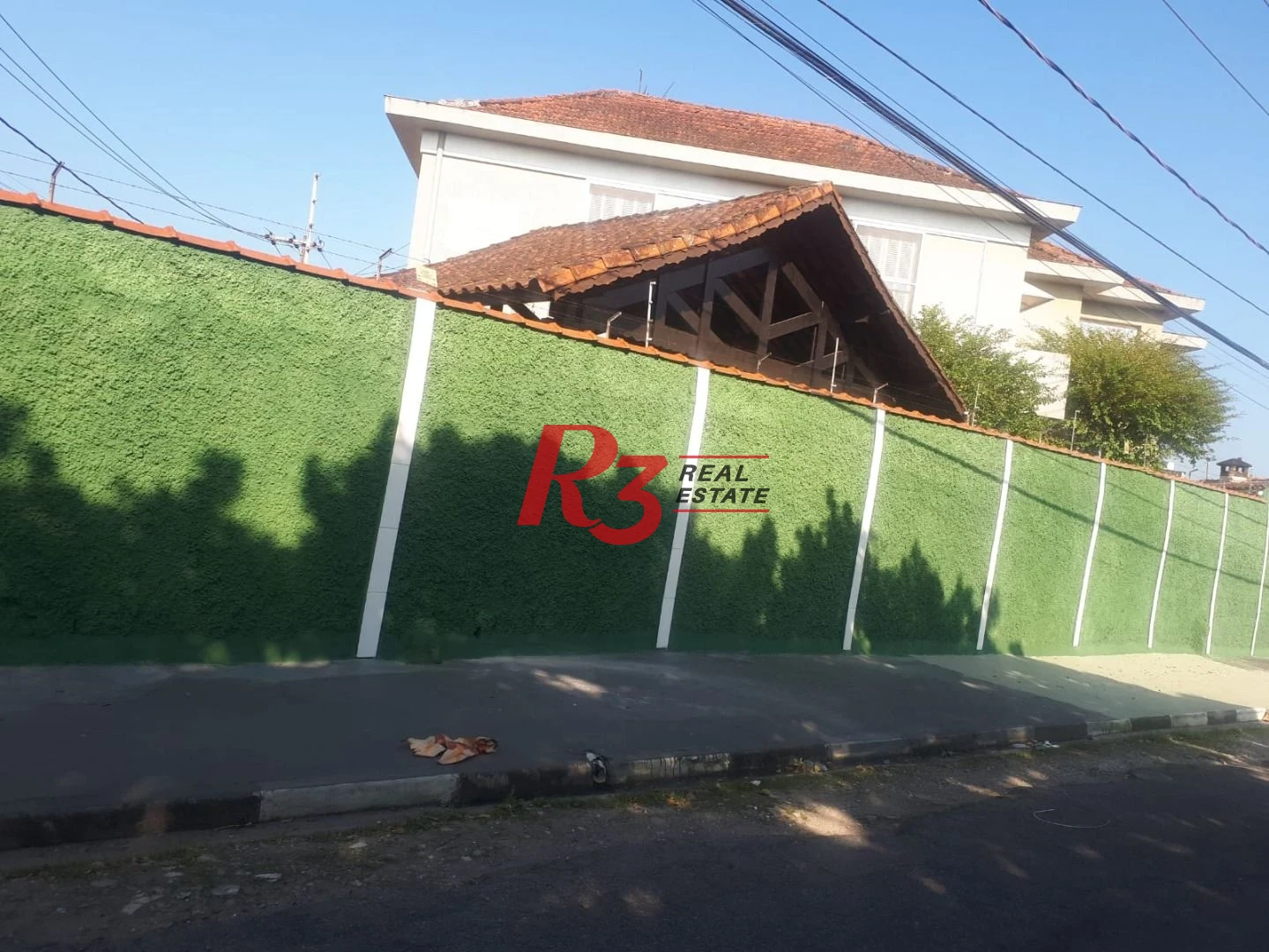 Sobrado com 4 dormitórios à venda na Vila Cascatinha.