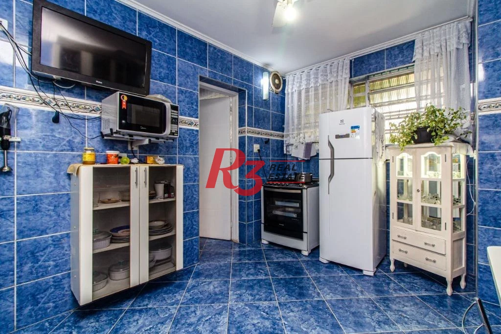 Sobrado com 4 dormitórios à venda na Vila Cascatinha.