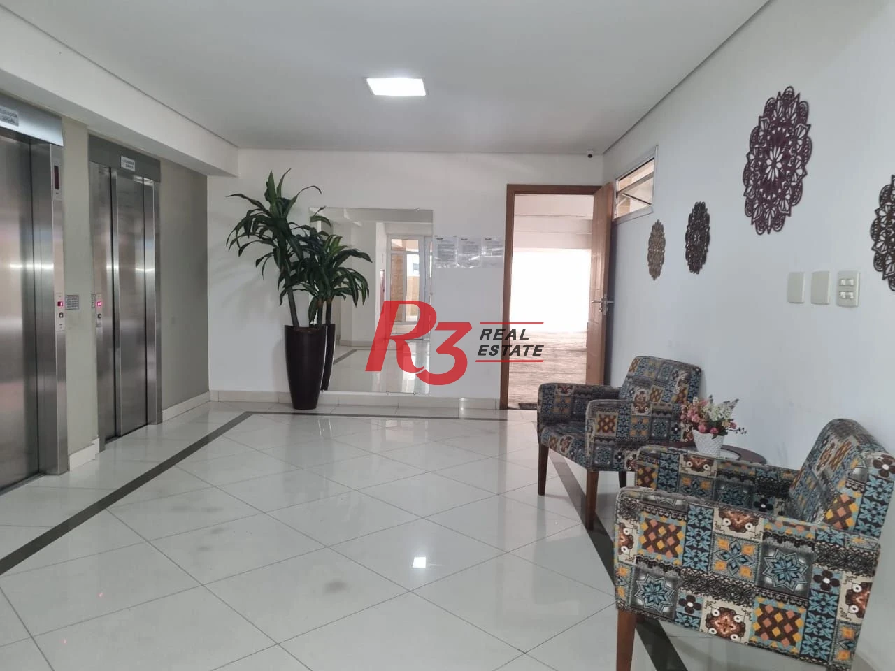 Oportunidade à venda no José Menino! Porteira fechada, 2 quartos,sacada vista livre,  1 vaga, lazer com piscina e academia, andar alto, portaria 24h!