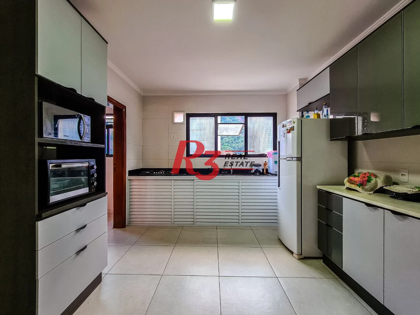 Apartamento com 3 dormitórios à venda, 130 m² por R$ 650.000,00 - Marapé - Santos/SP