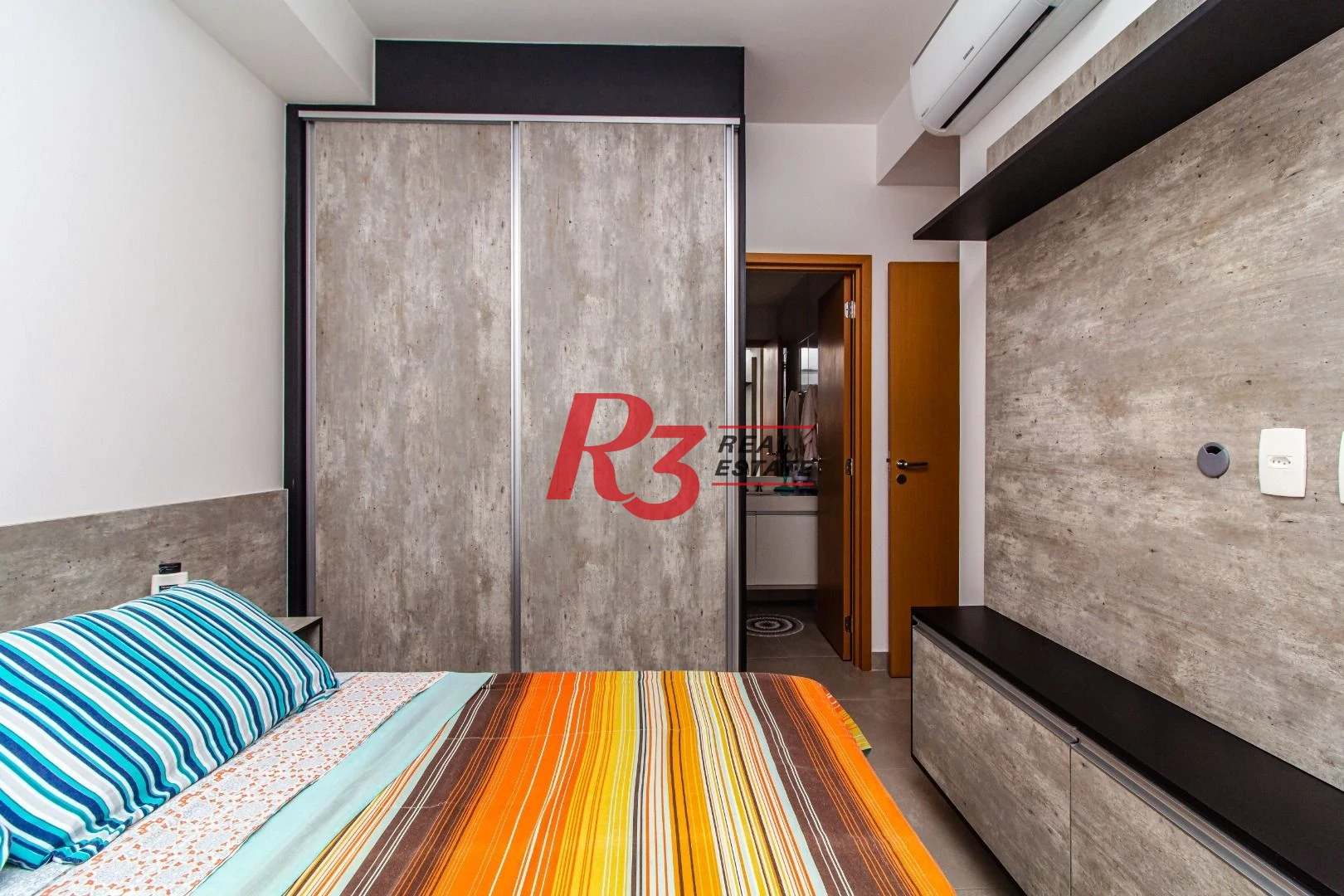 Apartamento com 2 dormitórios à venda, 73 m² por R$ 1.380.000,00 - Gonzaga - Santos/SP