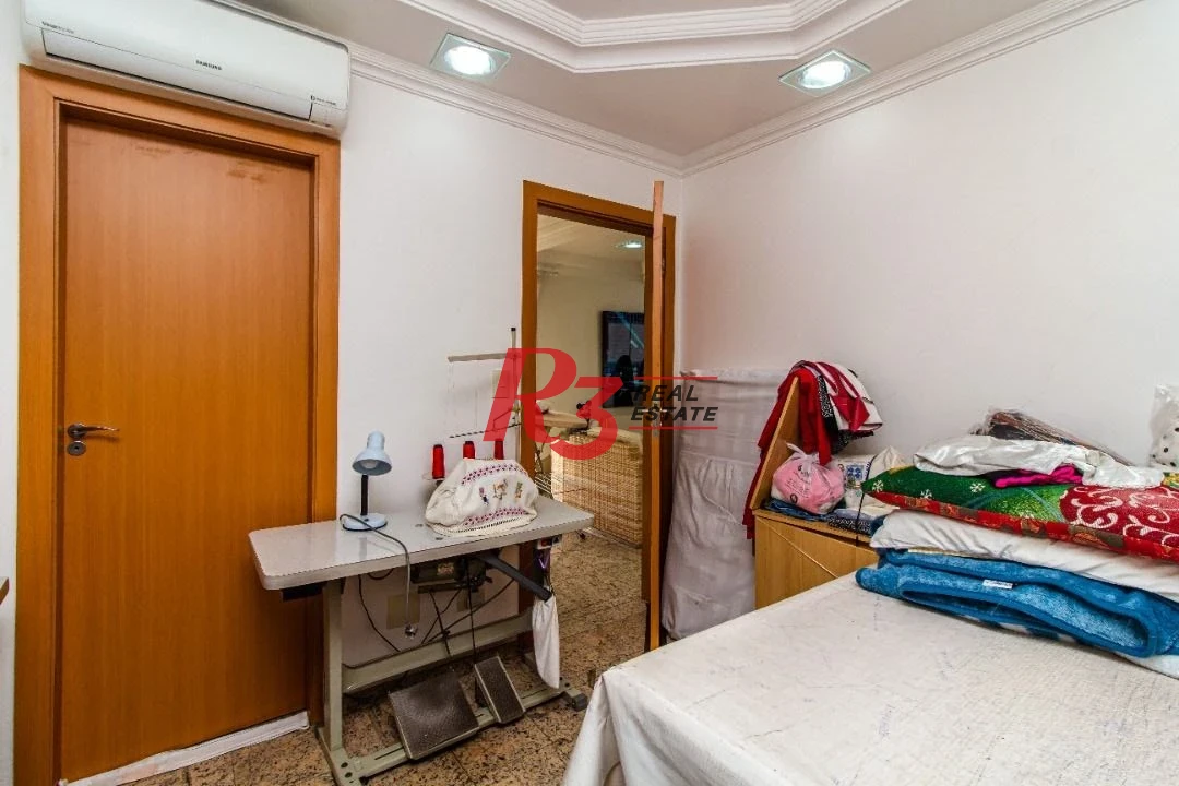 Sobrado com 5 dormitórios à venda, 267 m² por R$ 1.700.000,00 - Embaré - Santos/SP