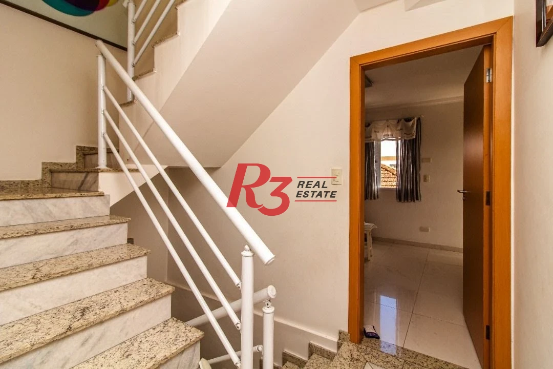 Sobrado com 5 dormitórios à venda, 267 m² por R$ 1.700.000,00 - Embaré - Santos/SP