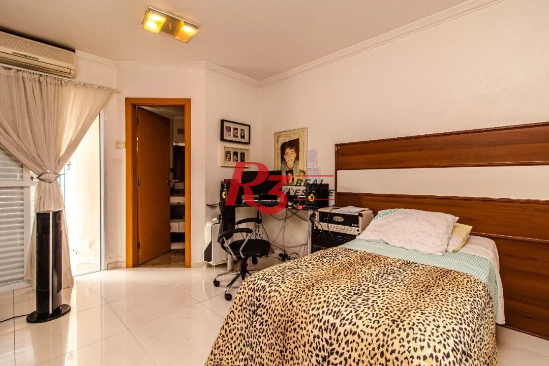 Sobrado com 5 dormitórios à venda, 267 m² por R$ 1.700.000,00 - Embaré - Santos/SP