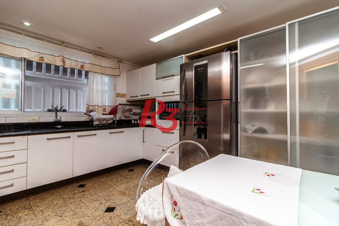 Sobrado com 5 dormitórios à venda, 267 m² por R$ 1.700.000,00 - Embaré - Santos/SP