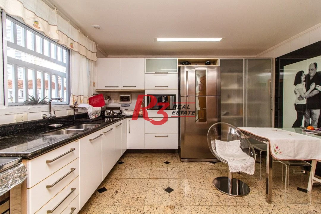 Sobrado com 5 dormitórios à venda, 267 m² por R$ 1.700.000,00 - Embaré - Santos/SP