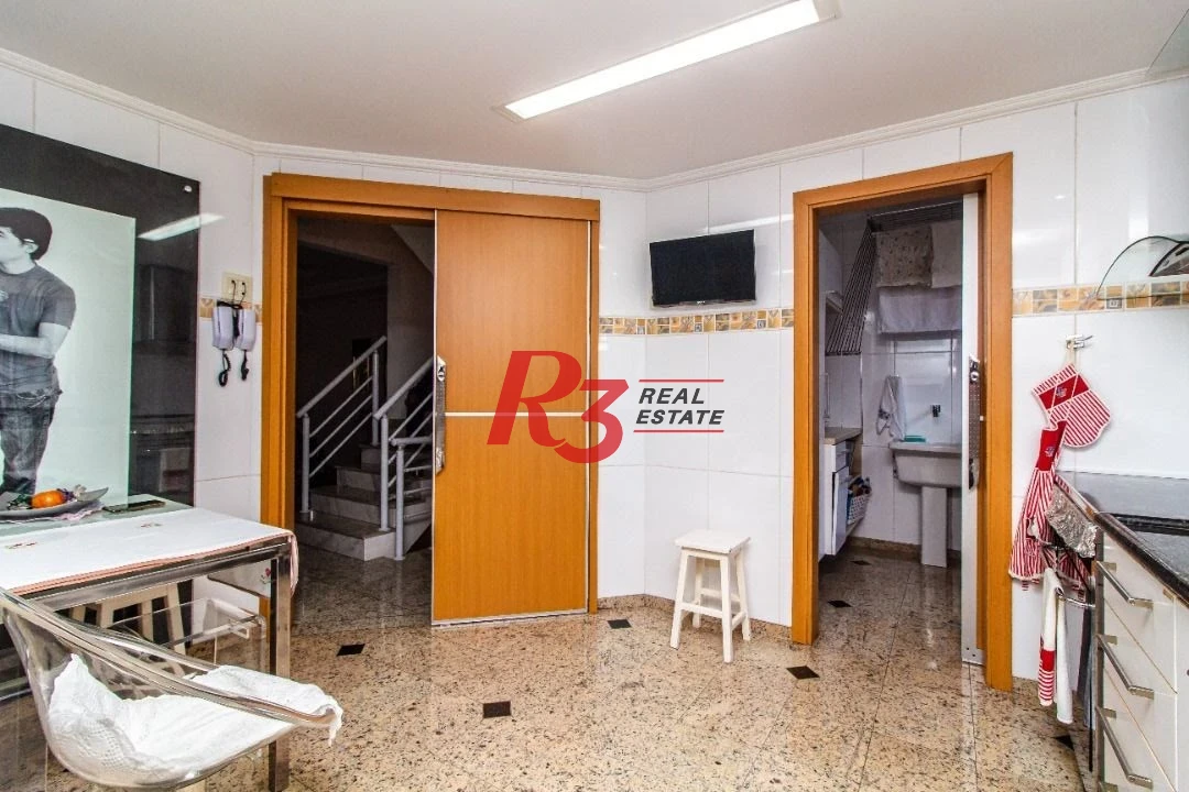 Sobrado com 5 dormitórios à venda, 267 m² por R$ 1.700.000,00 - Embaré - Santos/SP