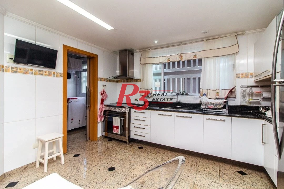 Sobrado com 5 dormitórios à venda, 267 m² por R$ 1.700.000,00 - Embaré - Santos/SP