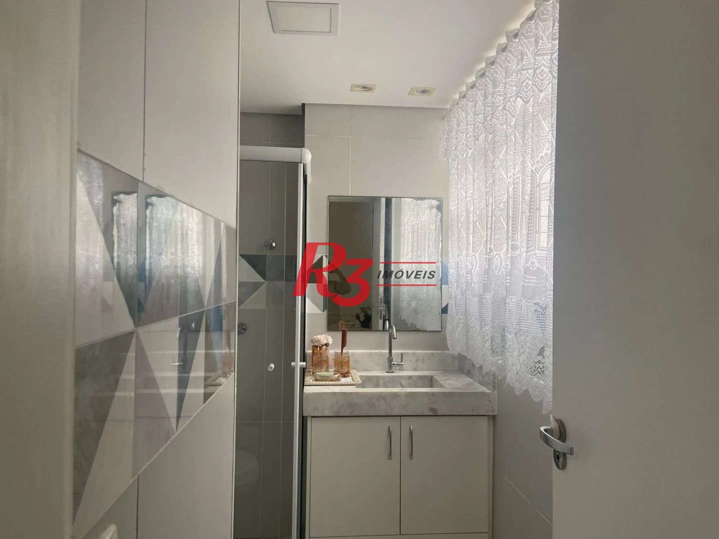 Apartamento com 2 dormitórios à venda, 90 m² por R$ 780.000,00 - Gonzaga - Santos/SP