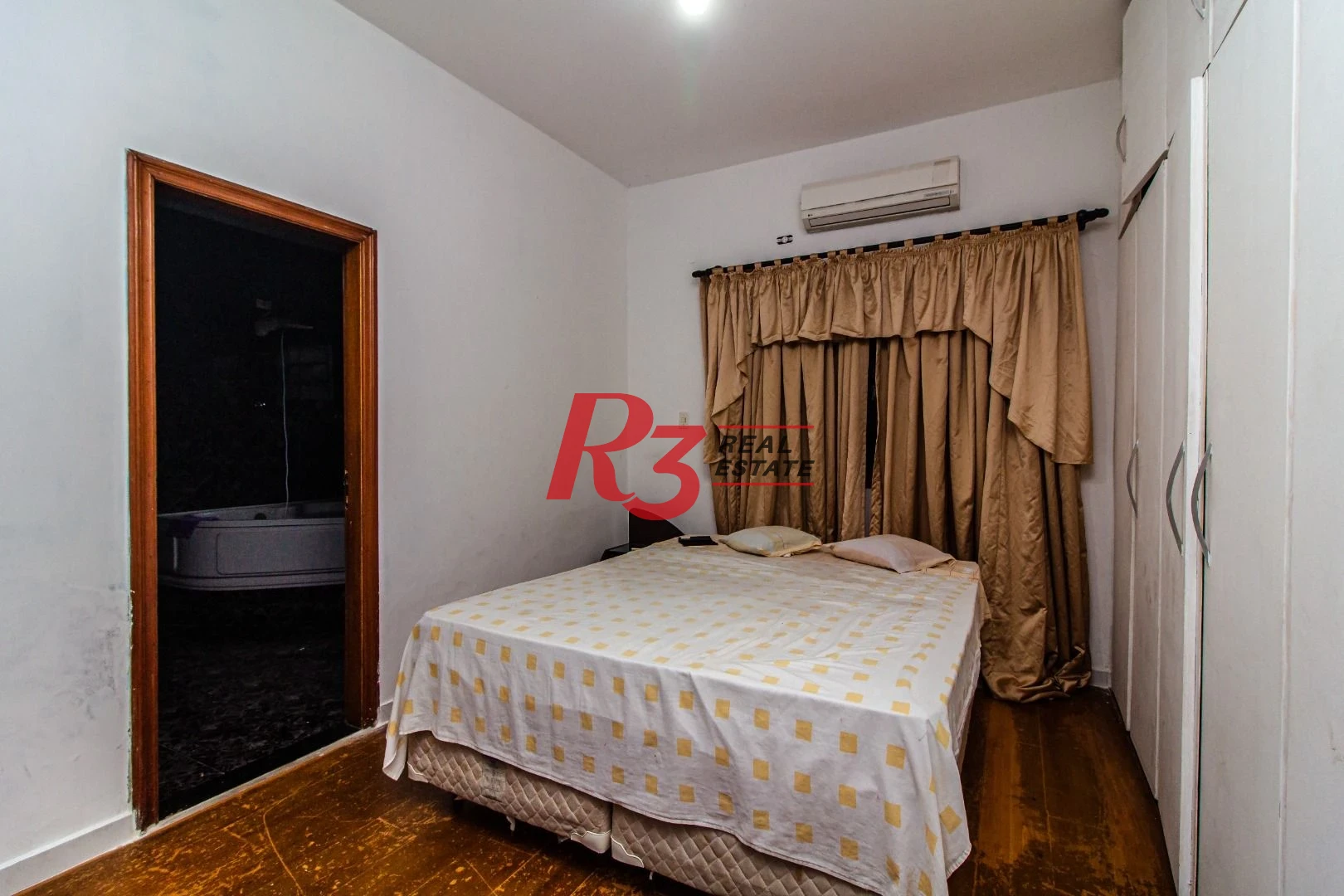 Casa com 3 dormitórios à venda, 375 m² por R$ 1.700.000,00 - Macuco - Santos/SP