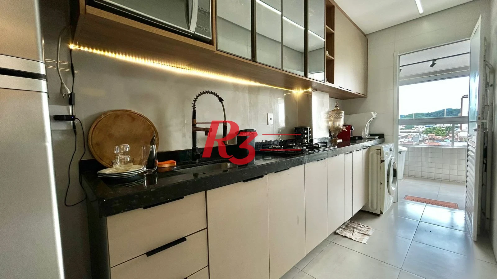 Apartamento com 2 dormitórios à venda, 69 m² por R$ 499.000,00 - Vila Guilhermina - Praia Grande/SP