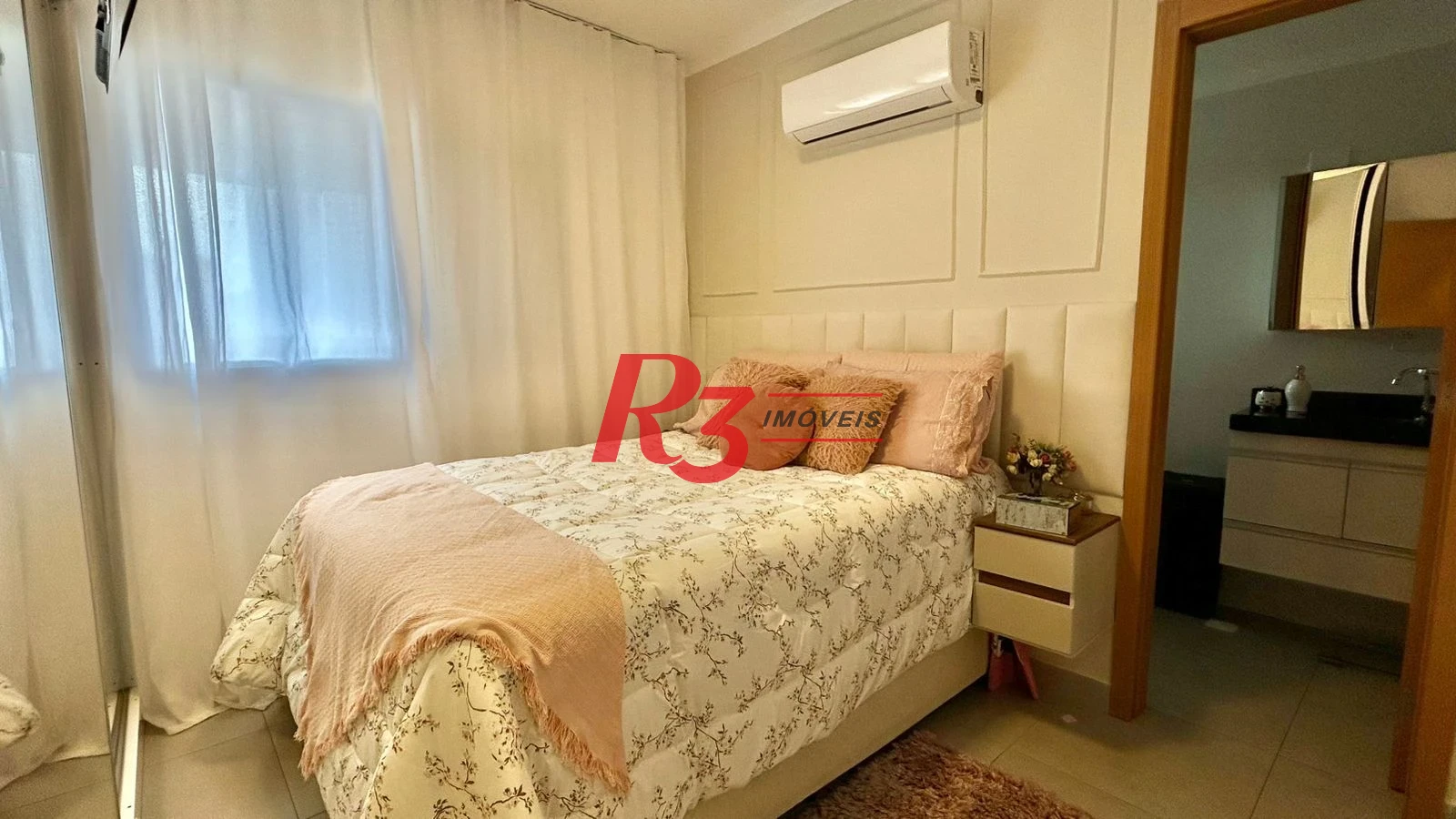 Apartamento com 2 dormitórios à venda, 69 m² por R$ 499.000,00 - Vila Guilhermina - Praia Grande/SP