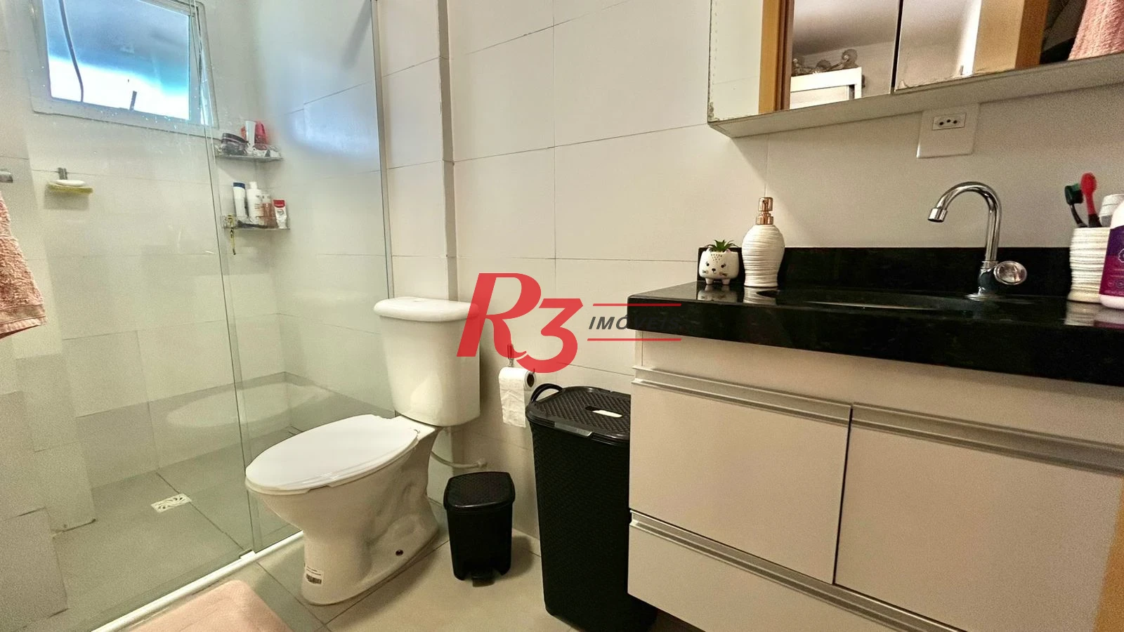 Apartamento com 2 dormitórios à venda, 69 m² por R$ 499.000,00 - Vila Guilhermina - Praia Grande/SP