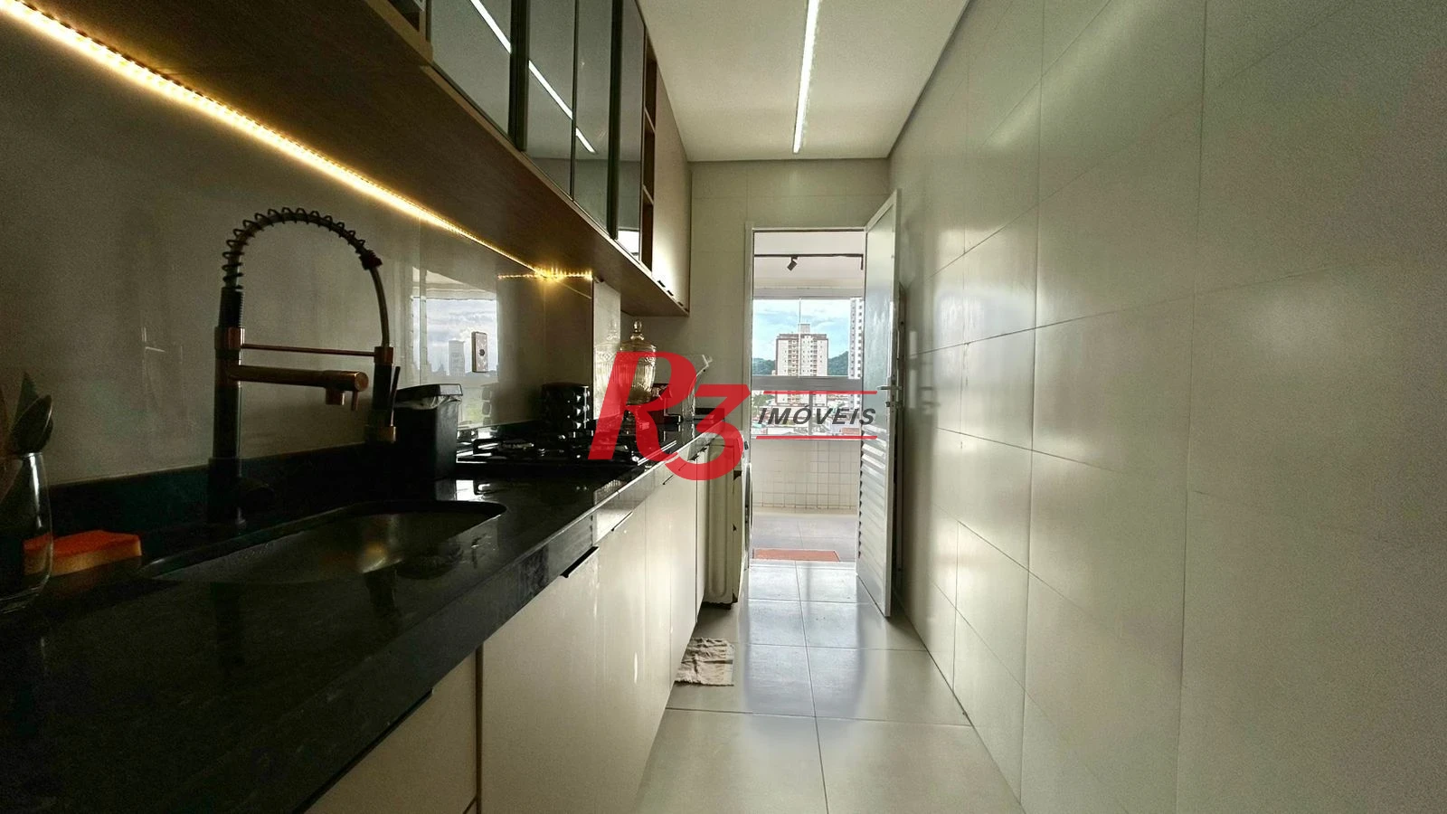 Apartamento com 2 dormitórios à venda, 69 m² por R$ 499.000,00 - Vila Guilhermina - Praia Grande/SP