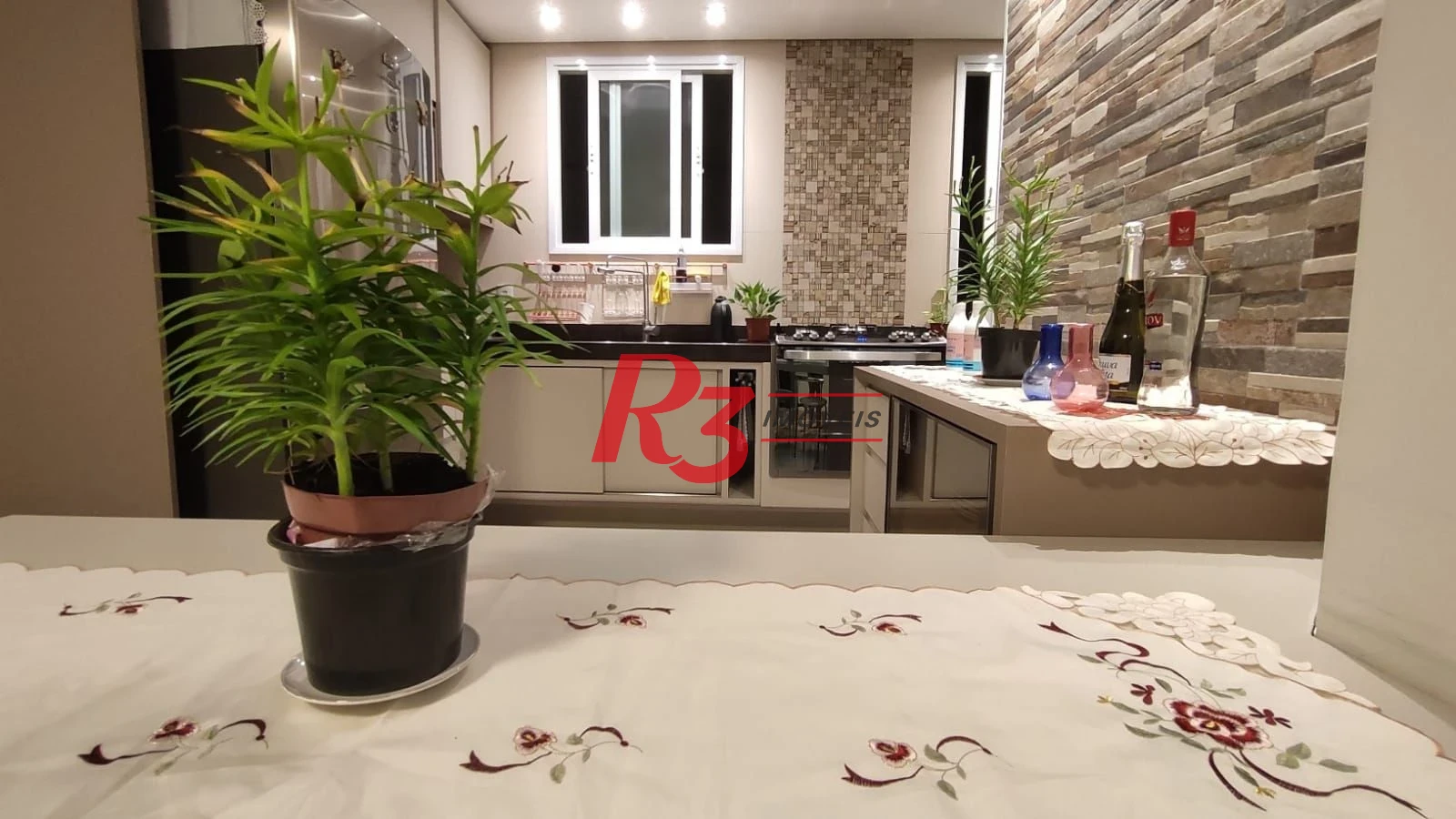 Apartamento com 2 dormitórios à venda, 72 m² por R$ 480.000,00 - Encruzilhada - Santos/SP