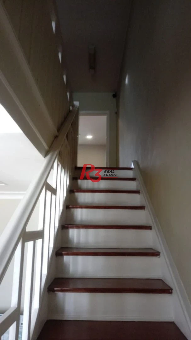 Sobrado com 3 dormitórios à venda, 100 m² por R$ 660.000,00 - Encruzilhada - Santos/SP
