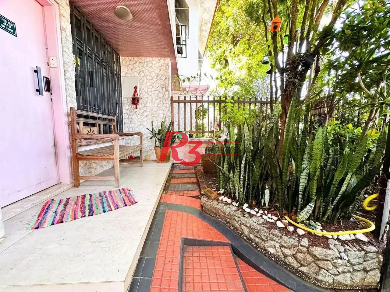 Sobrado com 3 dormitórios à venda, 140 m² por R$ 690.000,00 - Vila Matias - Santos/SP