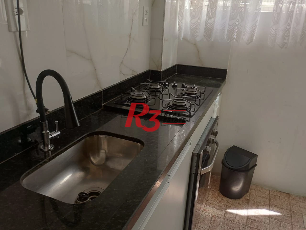 Kitnet com 1 dormitório à venda, 40 m² por R$ 375.000,00 - Gonzaga - Santos/SP