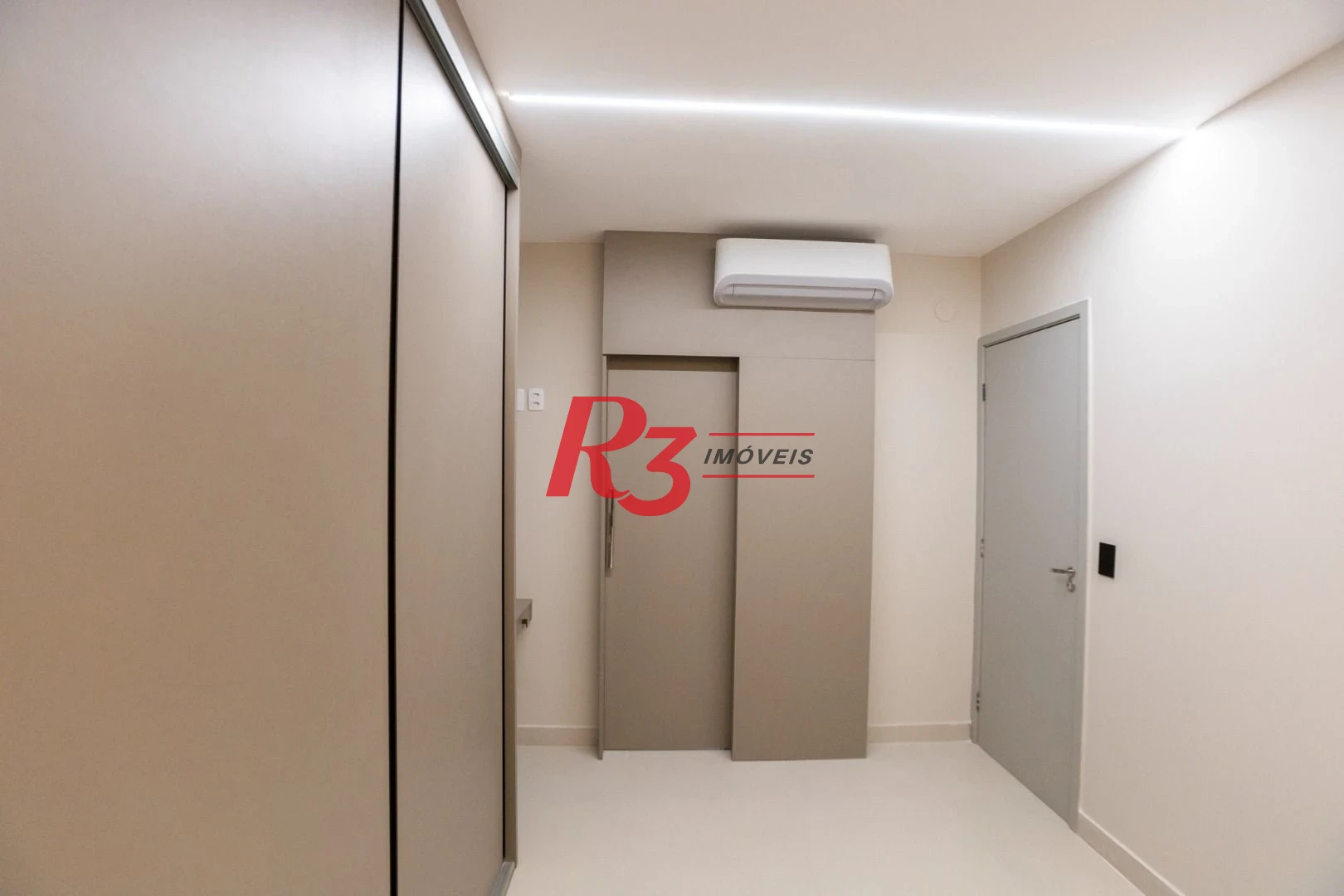 Apartamento com 2 dormitórios à venda, 70 m² por R$ 997.000,00 - Embaré - Santos/SP