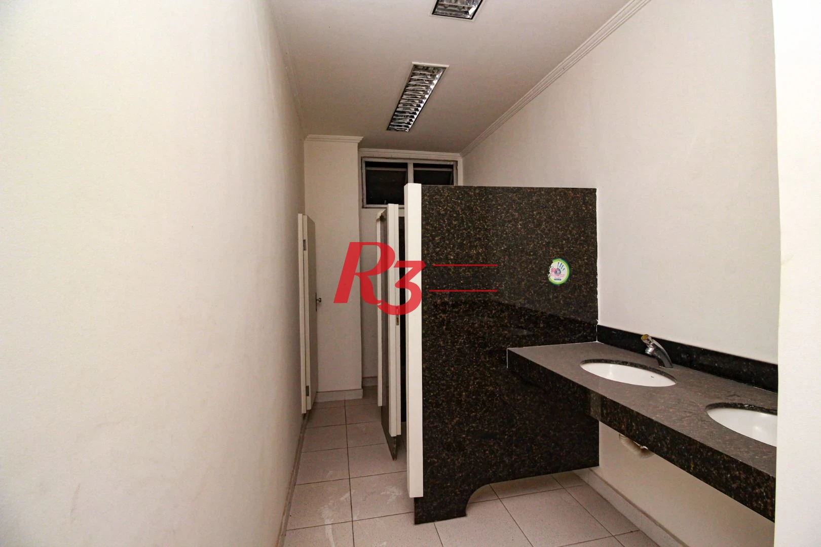 Sala comercial no Centro de Santos