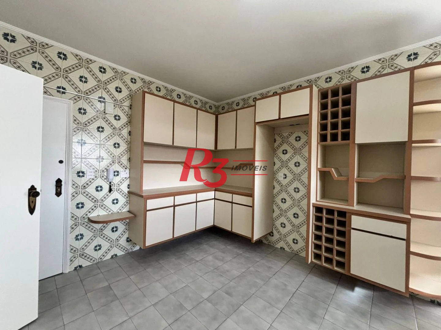 Apartamento para alugar, 115 m² por R$ 5.647,00/mês - Gonzaga - Santos/SP