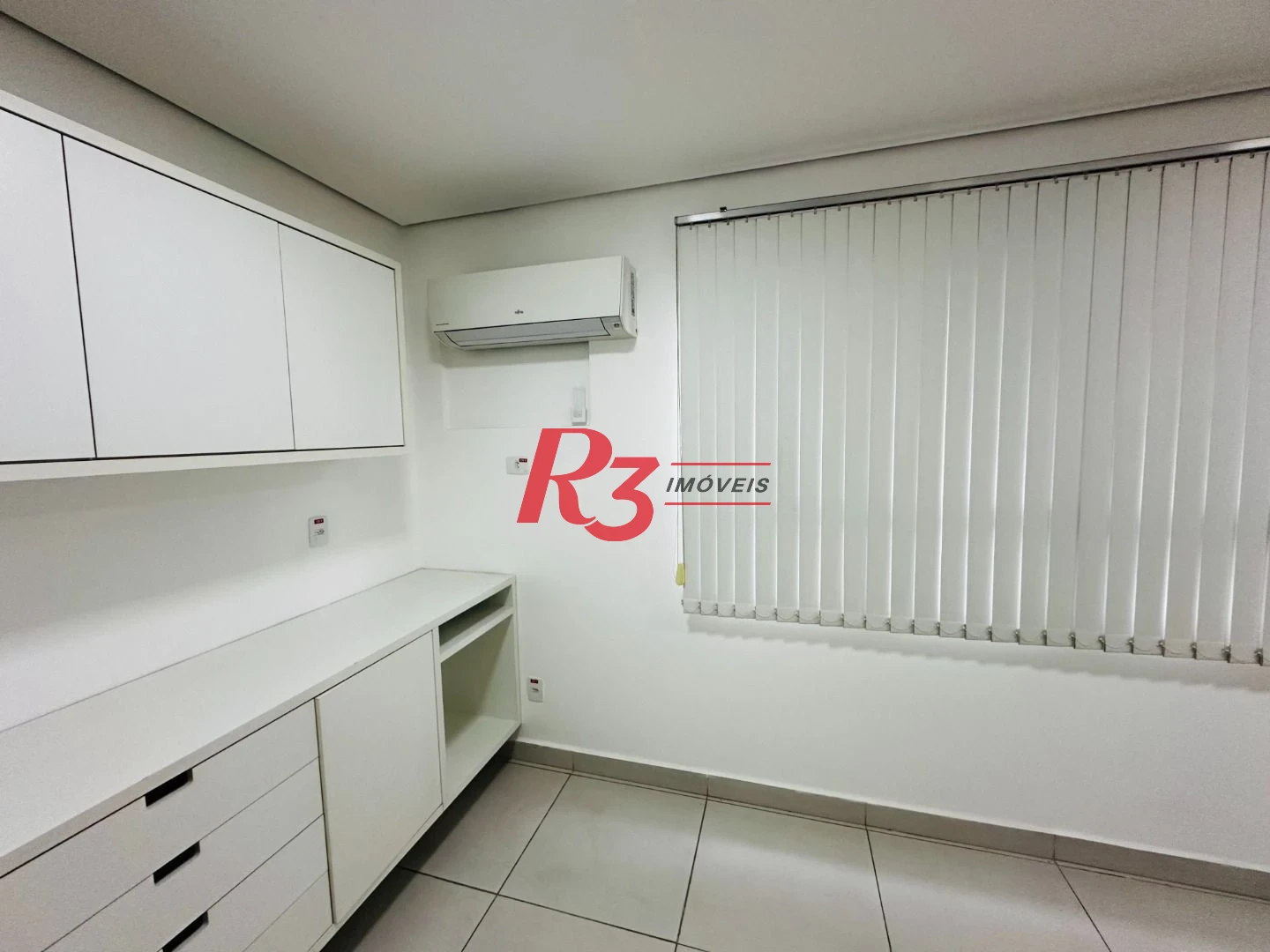 Conjunto para alugar, 80 m² por R$ 4.800,00/mês - Macuco - Santos/SP