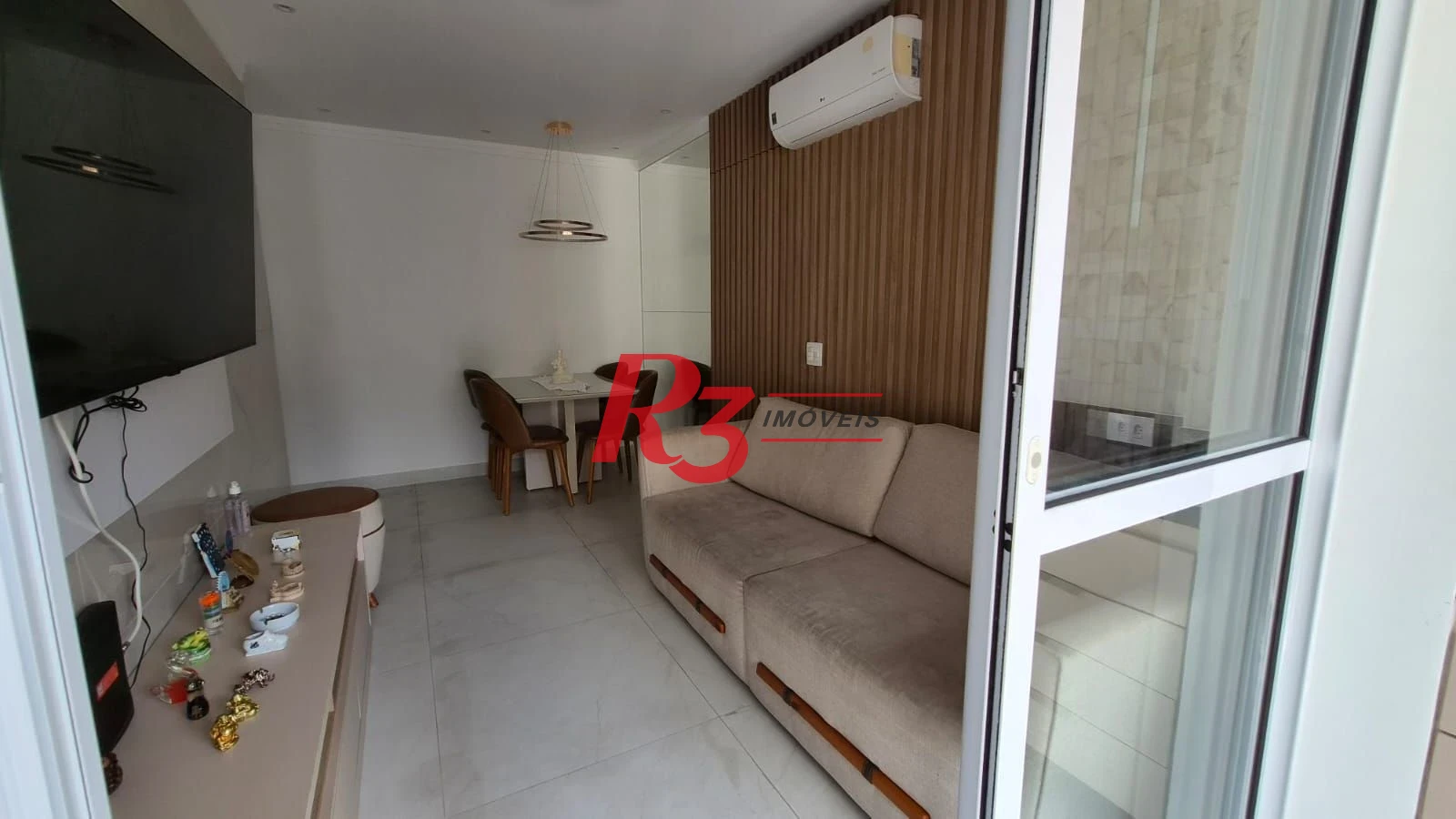 Apartamento com 2 dormitórios à venda, 63 m² por R$ 690.000,00 - Marapé - Santos/SP