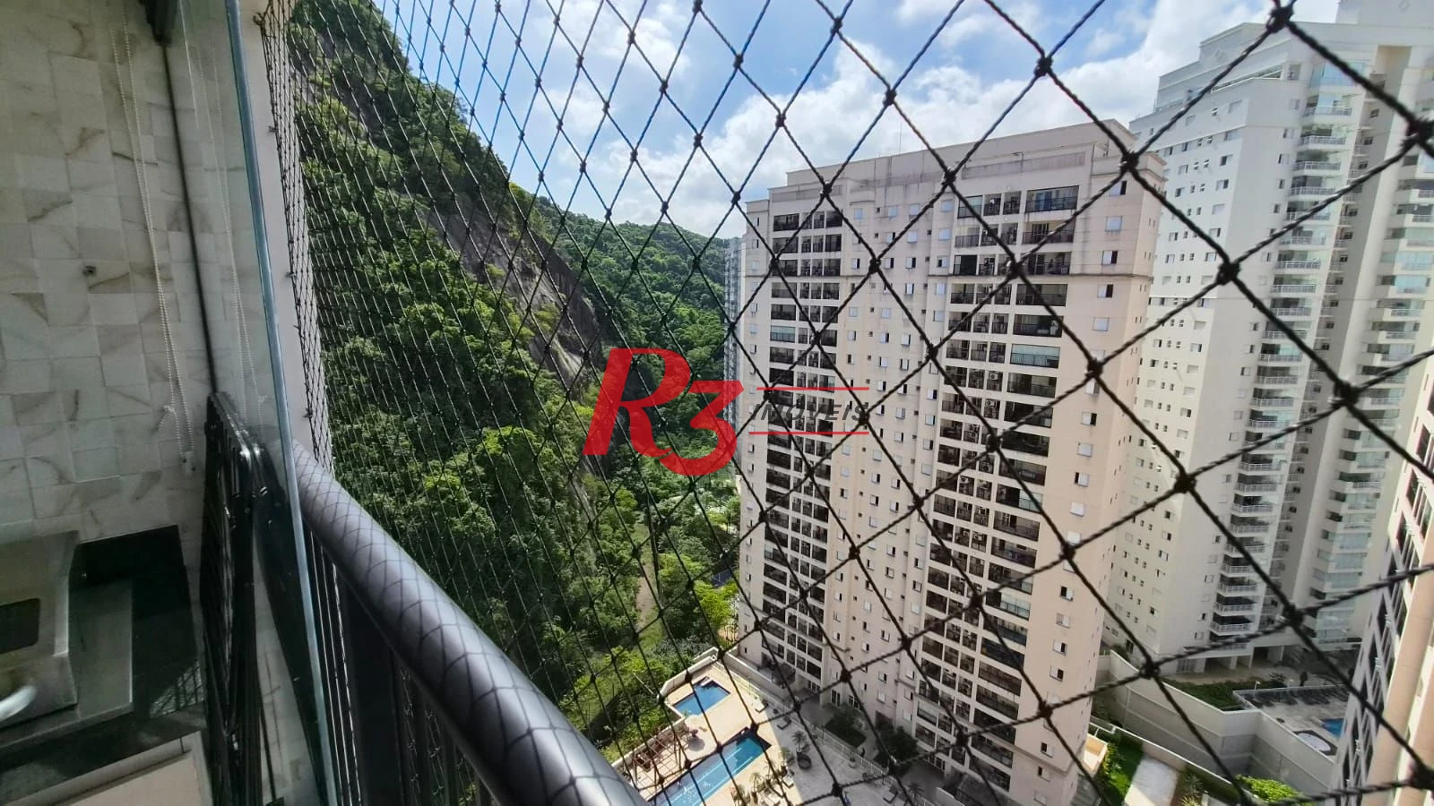 Apartamento com 2 dormitórios à venda, 63 m² por R$ 690.000,00 - Marapé - Santos/SP