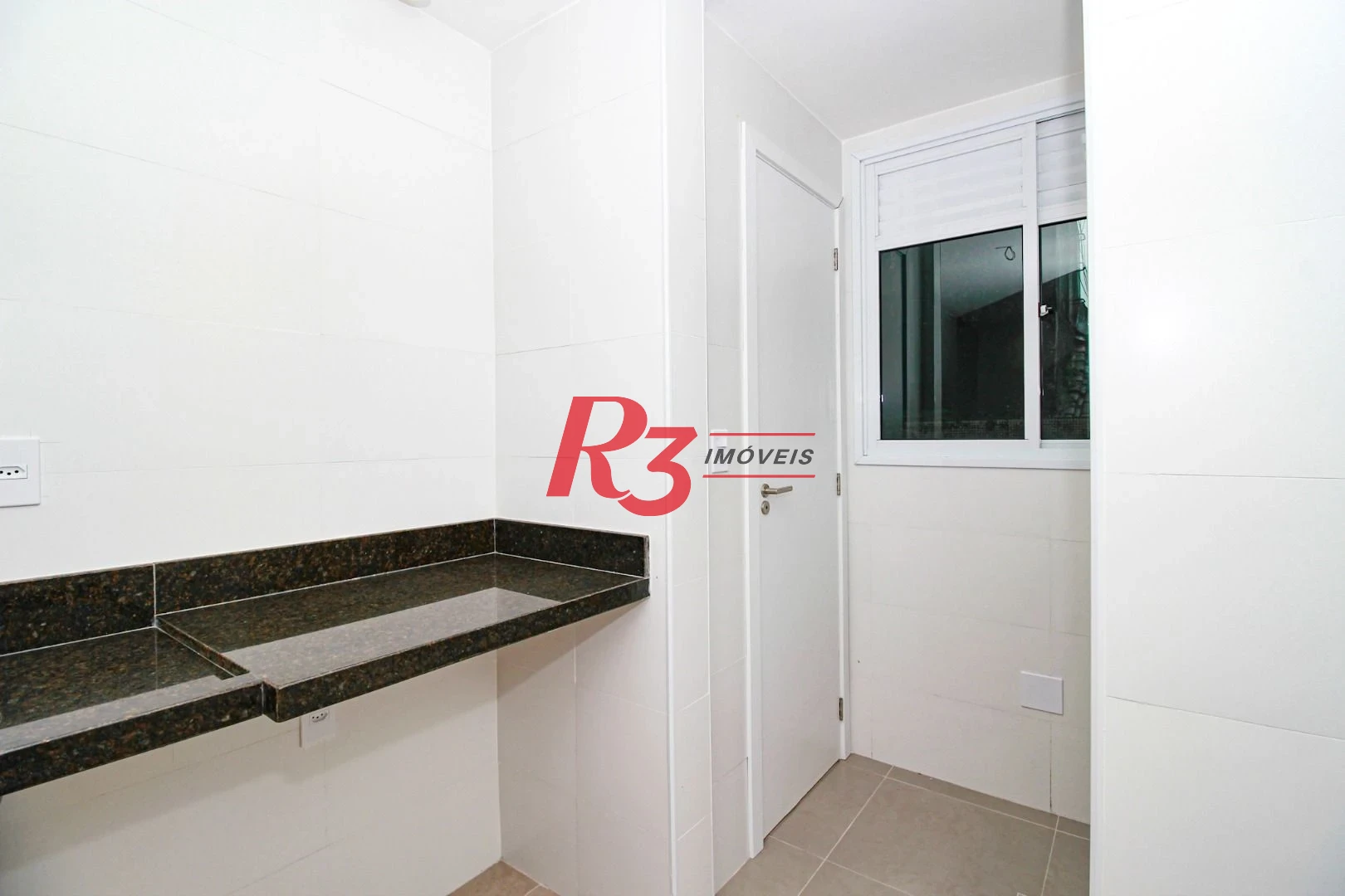 Apartamento com 2 dormitórios à venda, 58 m² por R$ 640.000,00 - Marapé - Santos/SP