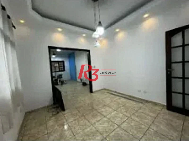 Excelente casa de 3 dormitórios à venda no Bom Retiro em Santos.