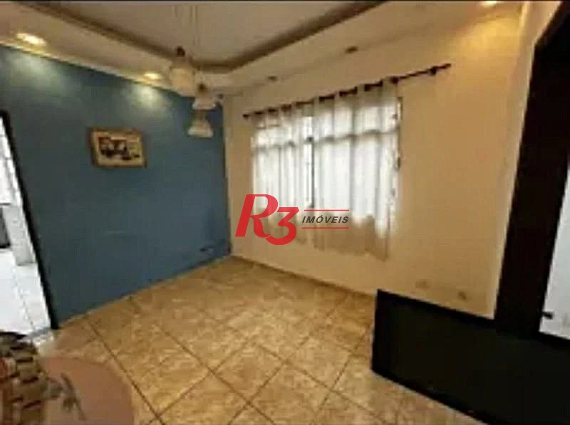 Excelente casa de 3 dormitórios à venda no Bom Retiro em Santos.