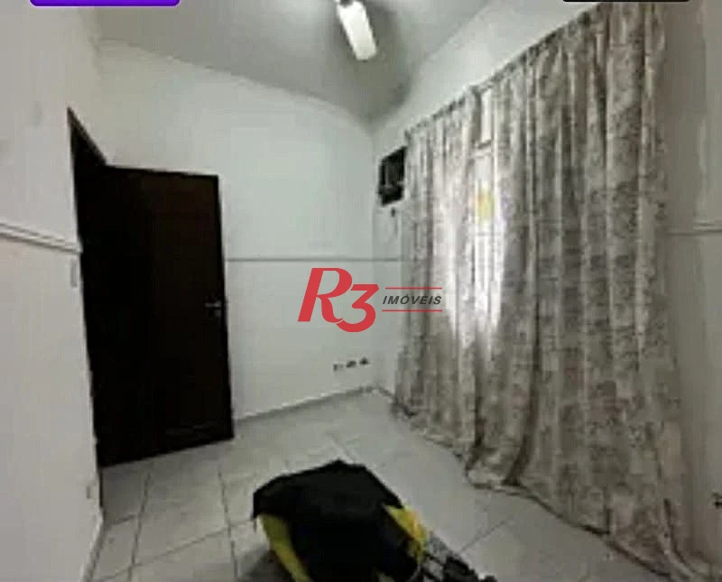 Excelente casa de 3 dormitórios à venda no Bom Retiro em Santos.