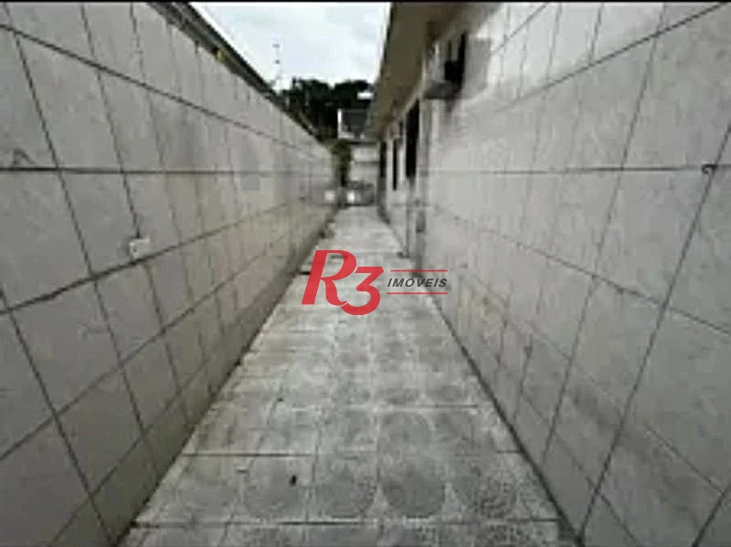 Excelente casa de 3 dormitórios à venda no Bom Retiro em Santos.