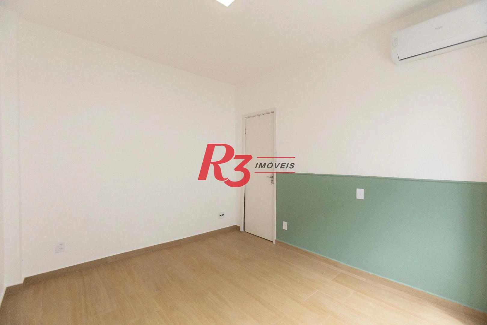 Apartamento com 2 dormitórios à venda, 69 m² por R$ 530.000,00 - José Menino - Santos/SP