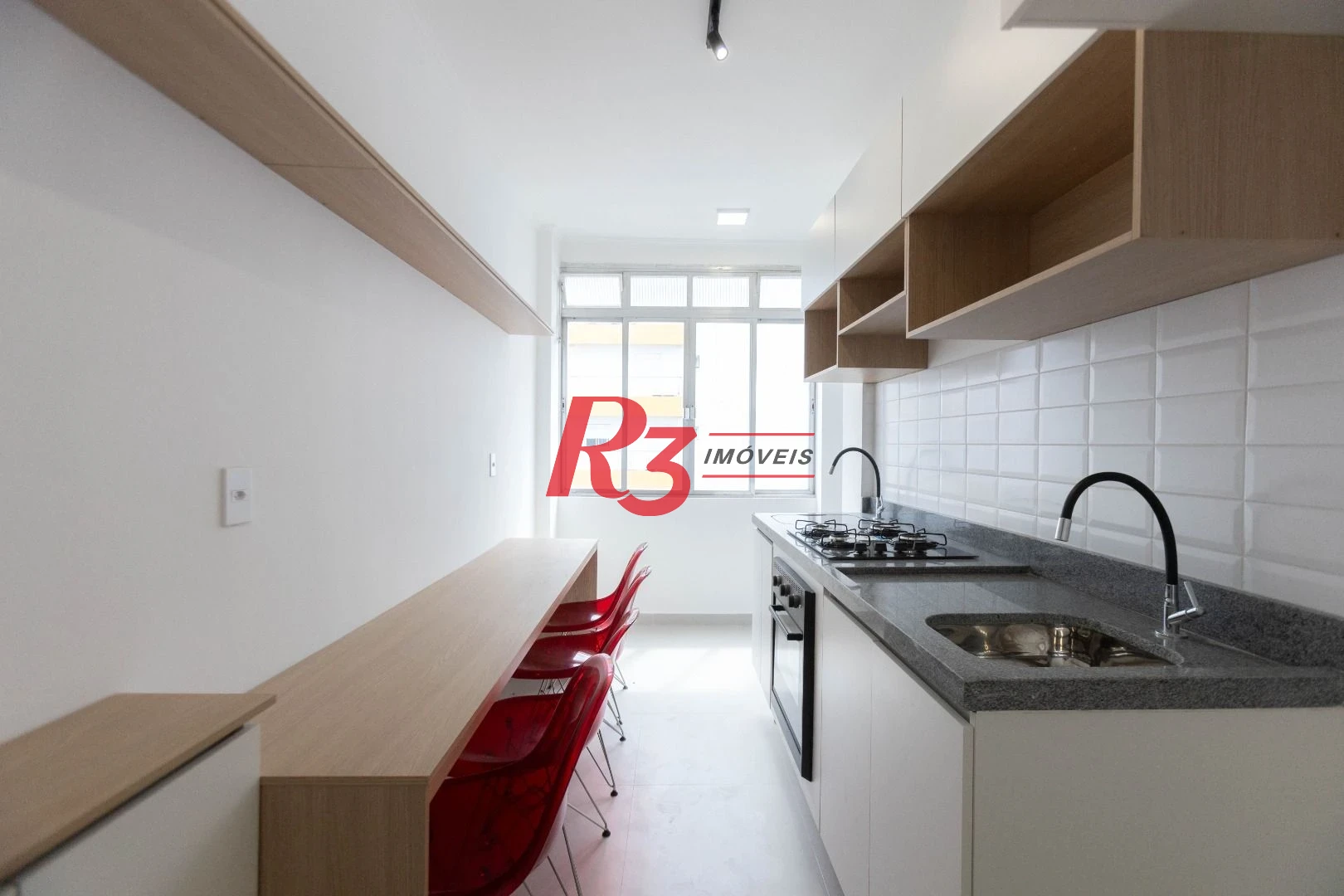 Apartamento com 2 dormitórios à venda, 69 m² por R$ 530.000,00 - José Menino - Santos/SP