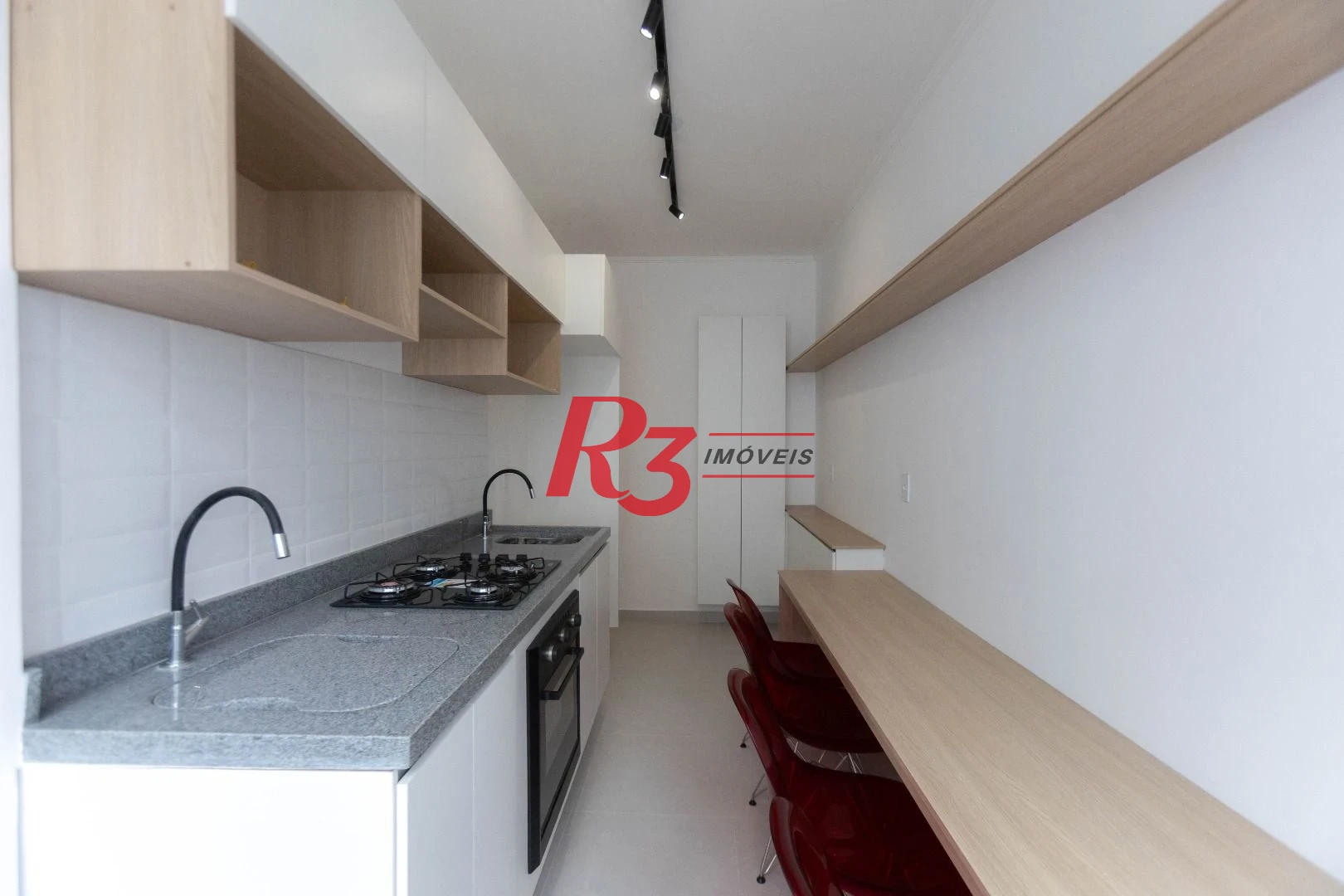 Apartamento com 2 dormitórios à venda, 69 m² por R$ 530.000,00 - José Menino - Santos/SP