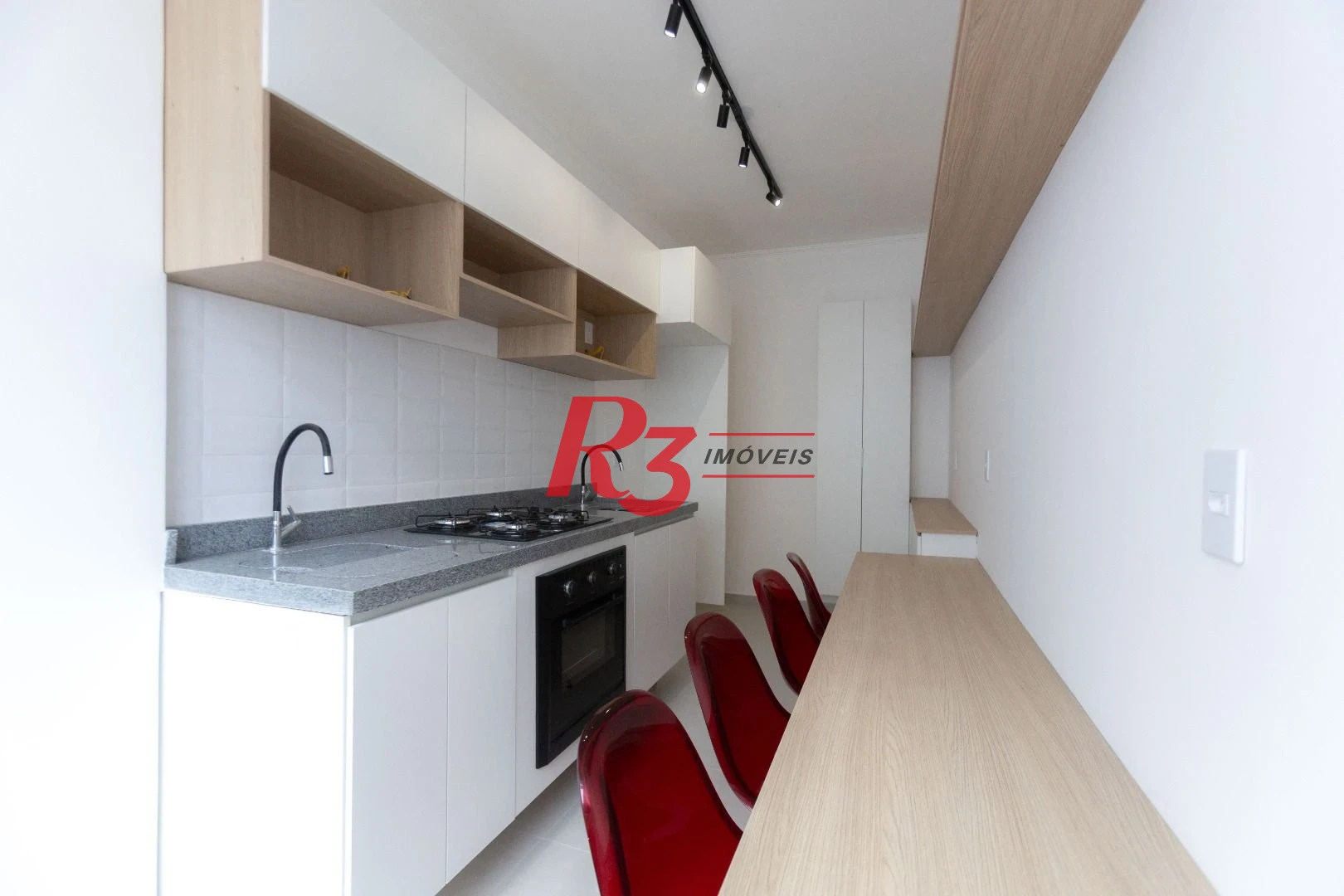 Apartamento com 2 dormitórios à venda, 69 m² por R$ 530.000,00 - José Menino - Santos/SP