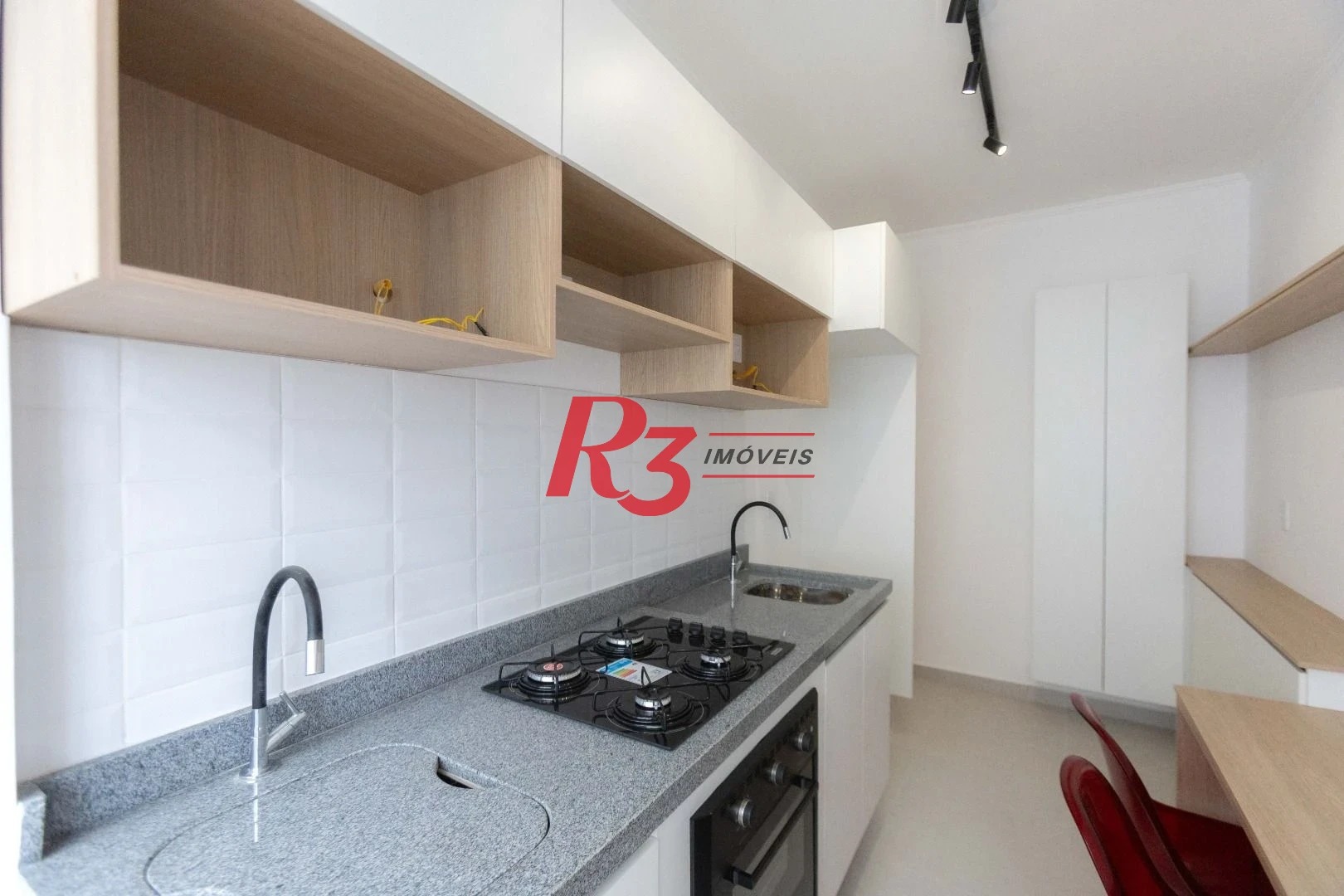 Apartamento com 2 dormitórios à venda, 69 m² por R$ 530.000,00 - José Menino - Santos/SP