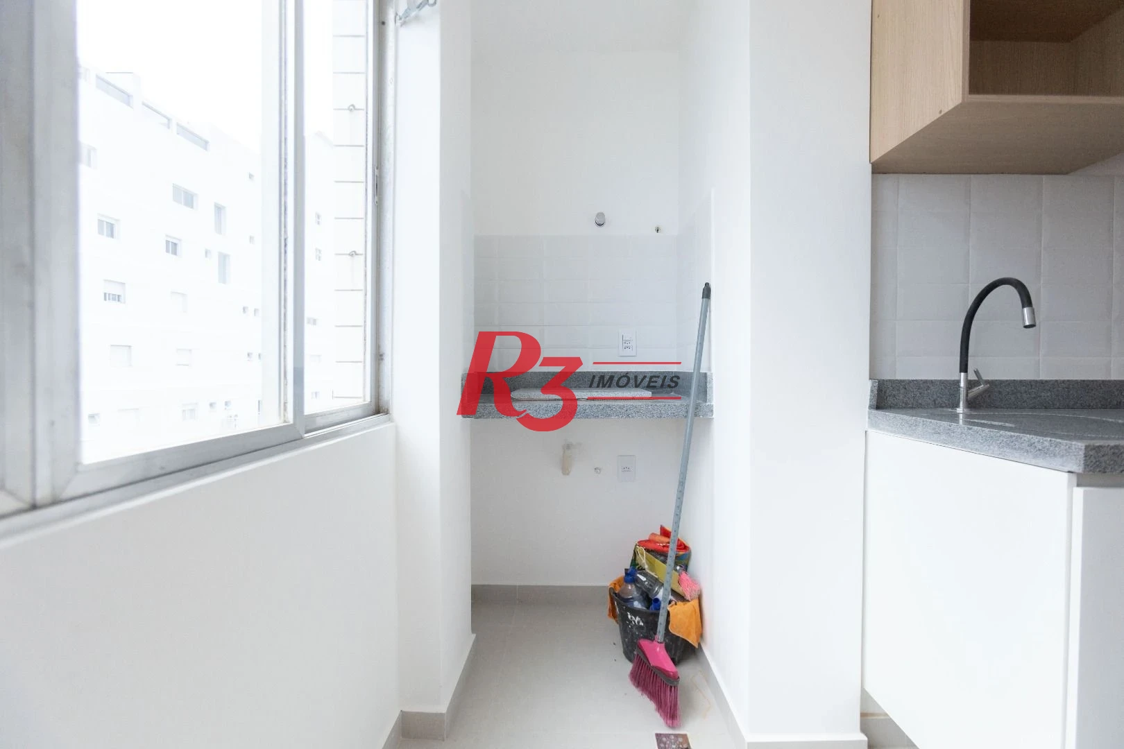 Apartamento com 2 dormitórios à venda, 69 m² por R$ 530.000,00 - José Menino - Santos/SP