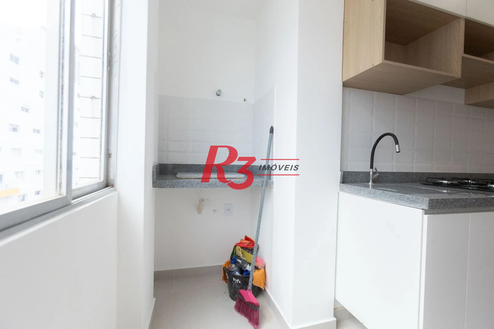 Apartamento com 2 dormitórios à venda, 69 m² por R$ 530.000,00 - José Menino - Santos/SP