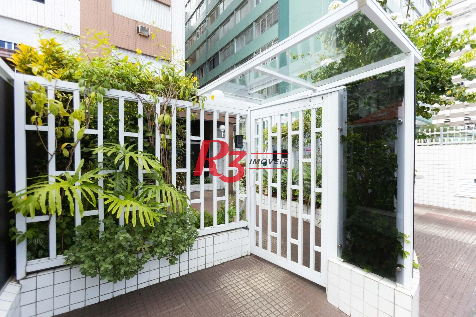 Apartamento com 2 dormitórios à venda, 69 m² por R$ 530.000,00 - José Menino - Santos/SP