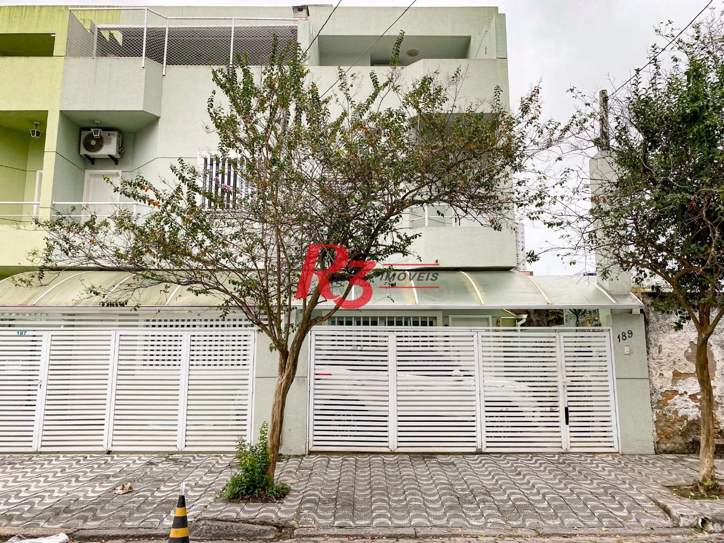 Sobrado com 3 dormitórios à venda, 89 m² por R$ 750.000,00 - Campo Grande - Santos/SP
