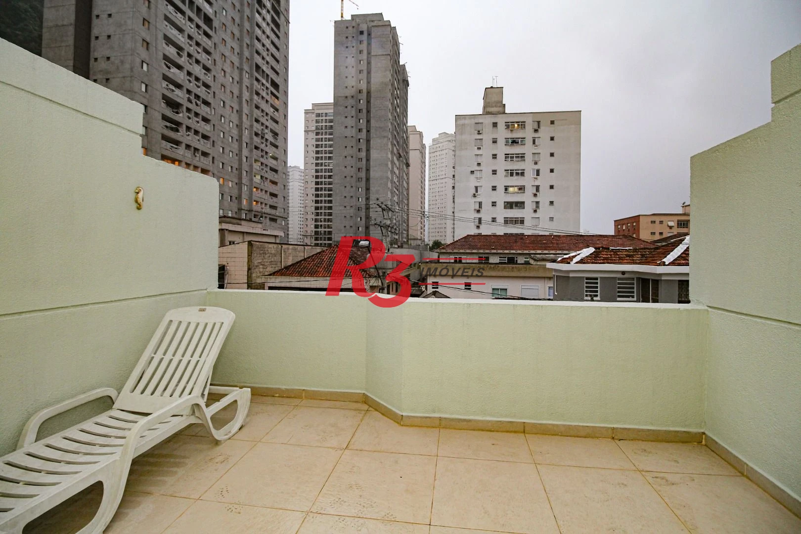 Sobrado com 3 dormitórios à venda, 89 m² por R$ 750.000,00 - Campo Grande - Santos/SP
