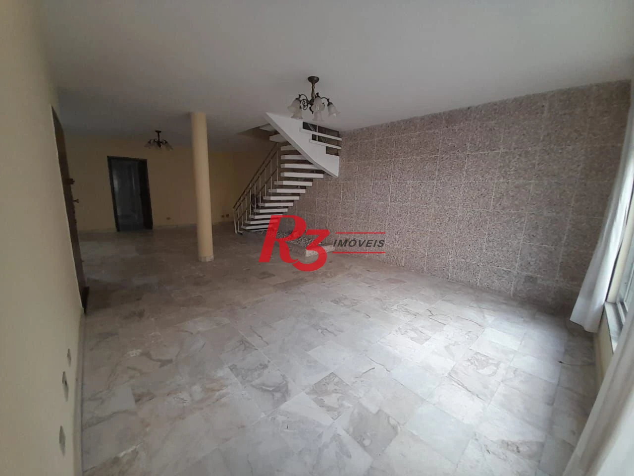 Casa com 3 dormitórios à venda, 250 m² por R$ 1.600.000,00 - Gonzaga - Santos/SP