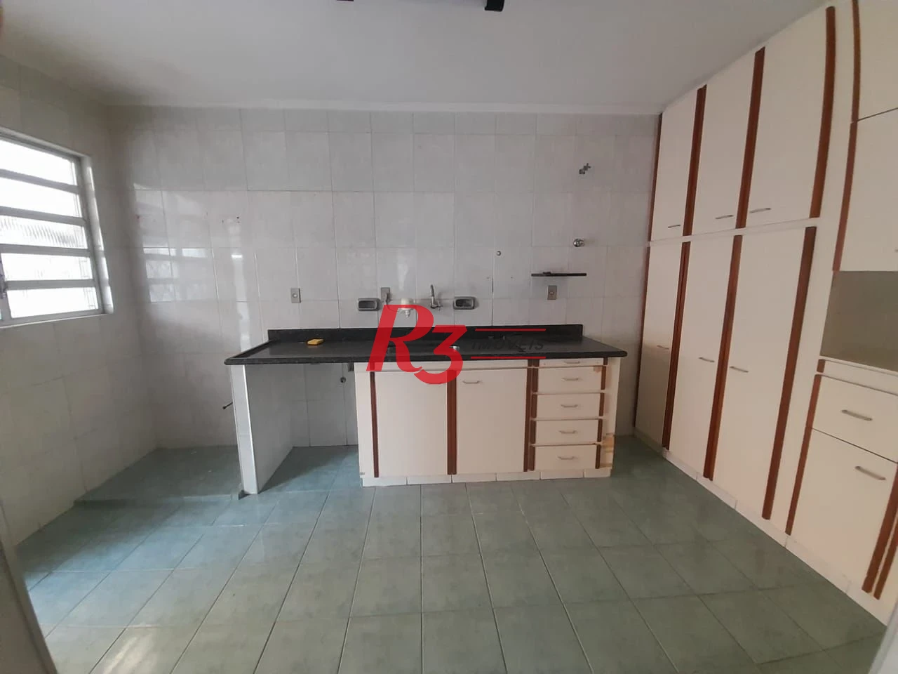 Casa com 3 dormitórios à venda, 250 m² por R$ 1.600.000,00 - Gonzaga - Santos/SP