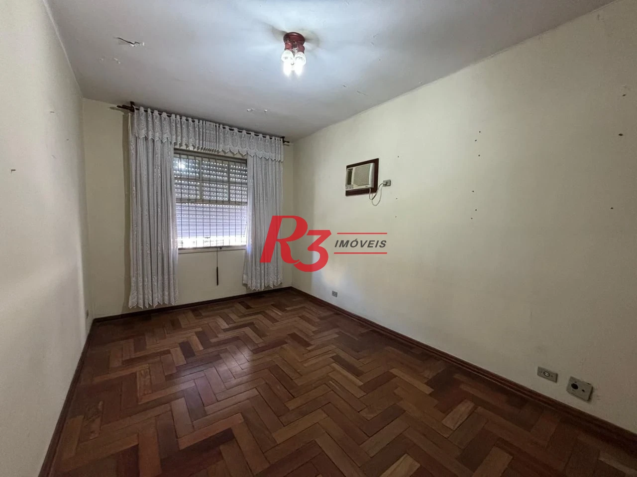 Casa com 3 dormitórios à venda, 250 m² por R$ 1.600.000,00 - Gonzaga - Santos/SP