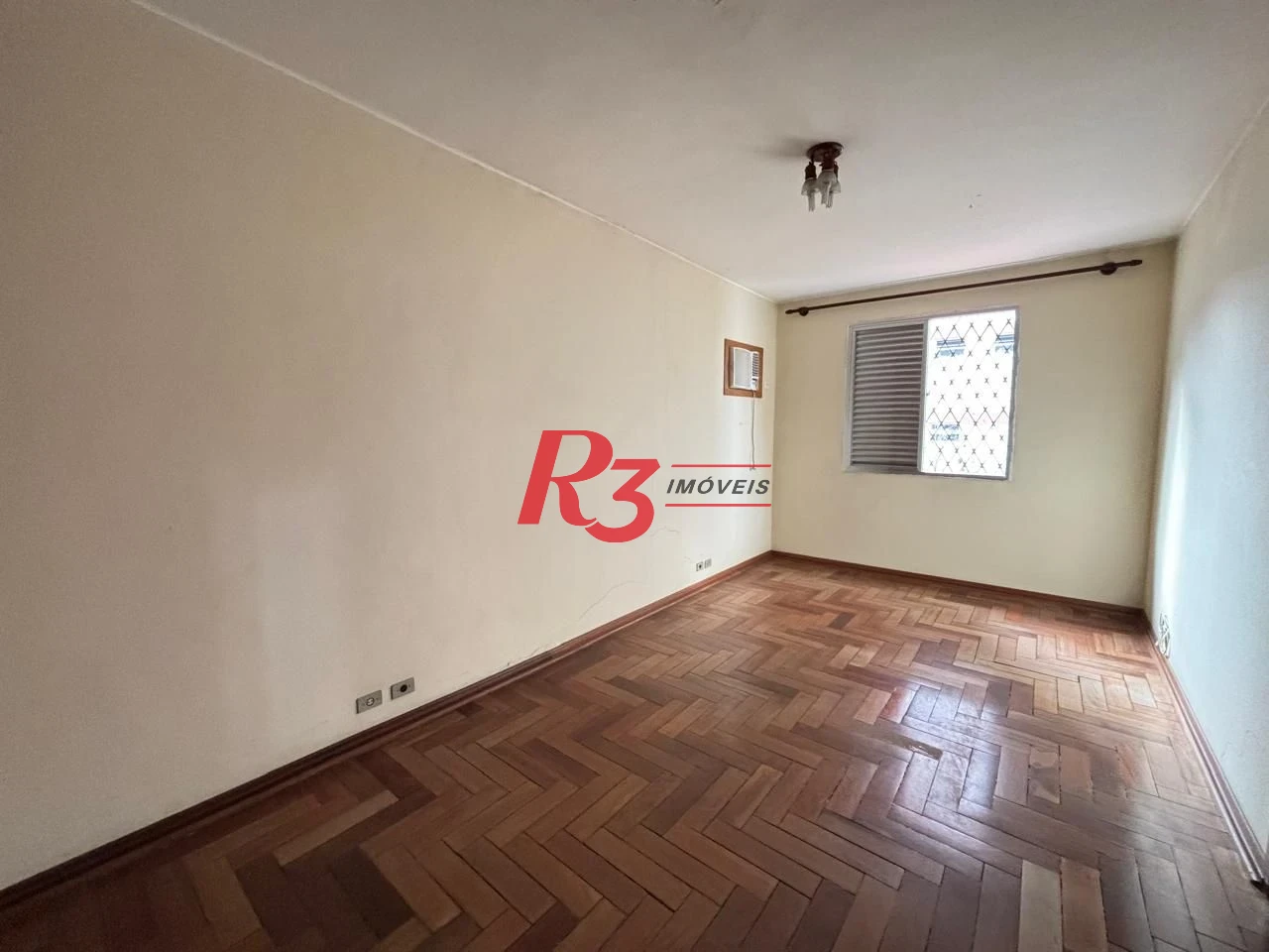 Casa com 3 dormitórios à venda, 250 m² por R$ 1.600.000,00 - Gonzaga - Santos/SP