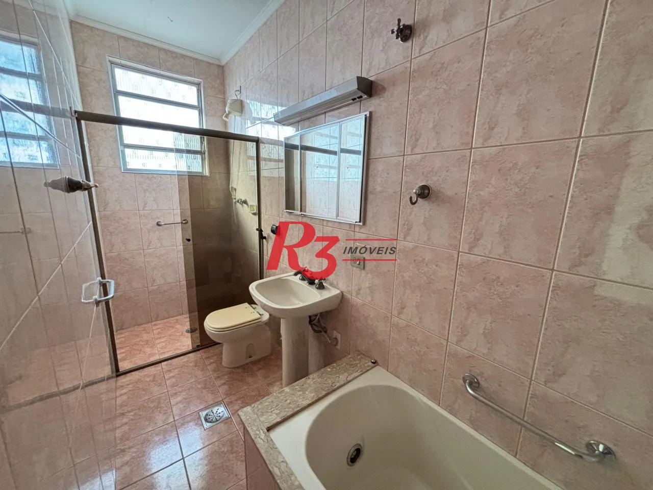 Casa com 3 dormitórios à venda, 250 m² por R$ 1.600.000,00 - Gonzaga - Santos/SP