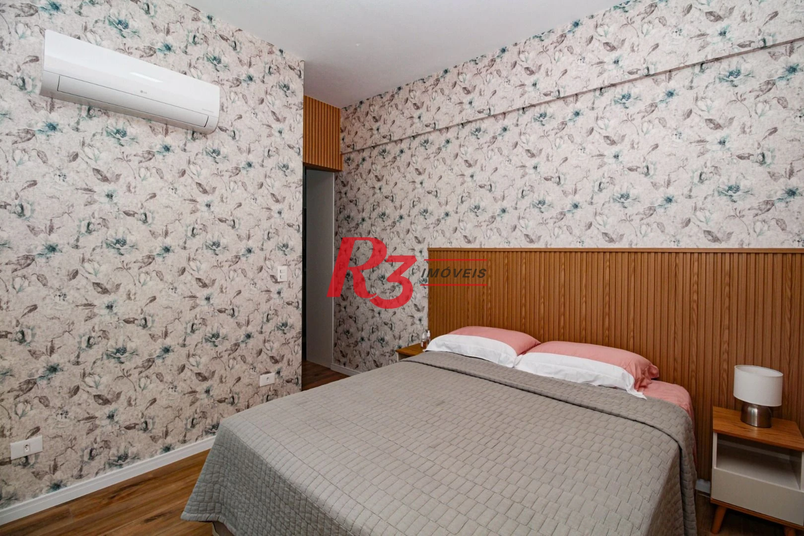 Apartamento com 3 dormitórios à venda, 108 m² por R$ 950.000,00 - Itararé - São Vicente/SP